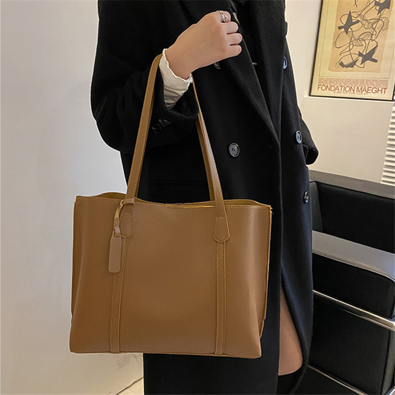Klasyczna czarna torba typu to – Women Bags Aldo recenzja i cena