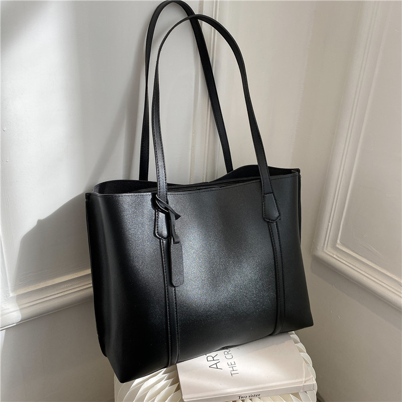 Klasyczna czarna torba typu to – Women Bags Aldo recenzja i cena